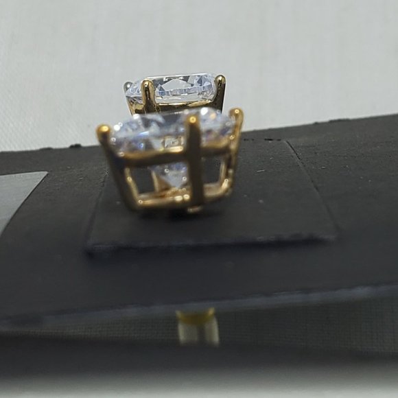 Ali Khan cubic Zirconia stud earring with gold frame 8MM - Picture 3 of 5